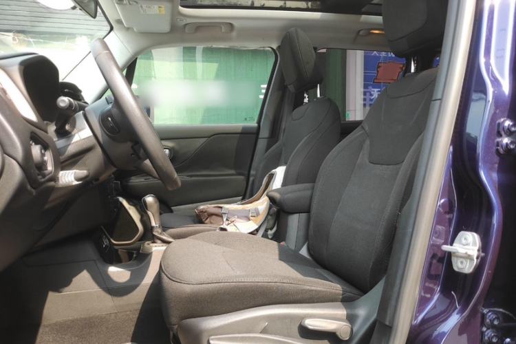 Used Jeep Renegade 2018 Connected Large Screen Version 180T Automatic High-Energy Edition Interior 5