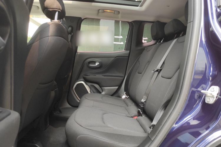 Used Jeep Renegade 2018 Connected Large Screen Version 180T Automatic High-Energy Edition Interior 6
