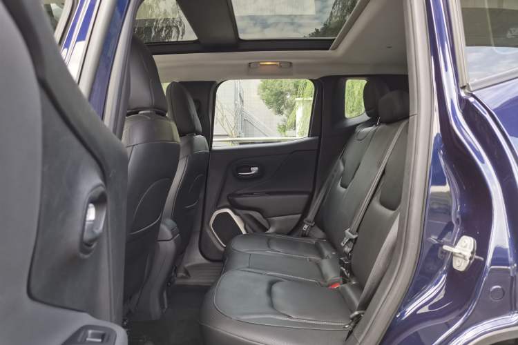 Used Jeep Renegade 2018 Connected Large Screen Version 180TS Automatic Four-Wheel Drive All-Terrain Version Interior 7