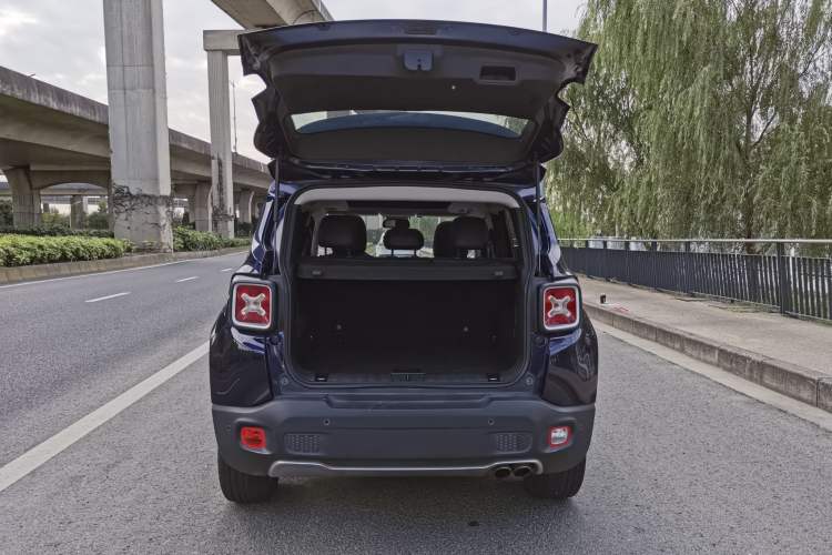 Used Jeep Renegade 2018 Connected Large Screen Version 180TS Automatic Four-Wheel Drive All-Terrain Version Interior 9