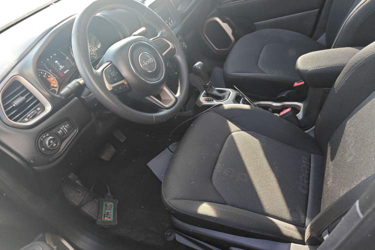 Used Jeep Renegade 2018 Connected Large Screen Version 180T Automatic High-Energy Edition Left Front Seat