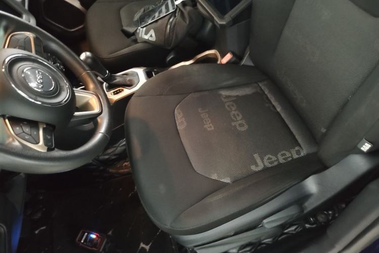Used Jeep Renegade 2018 Connected Large Screen Version 180T Automatic High-Energy Edition Left Front Seat
