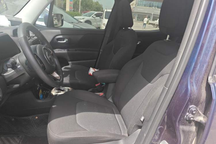 Used Jeep Renegade 2018 Connected Large Screen Version 180T Automatic High-Energy Edition Left Front Seat