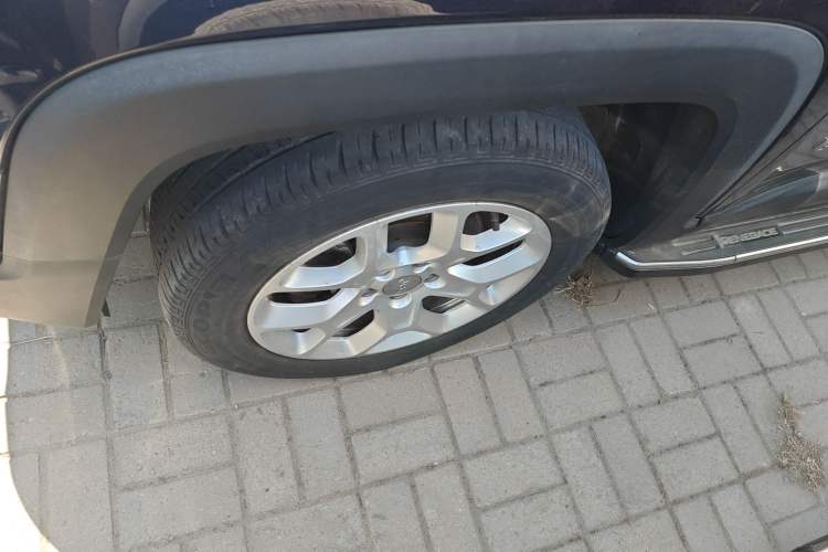Used Jeep Renegade 2018 Connected Large Screen Version 180T Automatic High-Energy Edition Left Front Wheel Hub