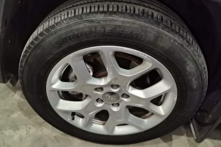 Used Jeep Renegade 2018 Connected Large Screen Version 180T Automatic High-Energy Edition Left Front Wheel Hub