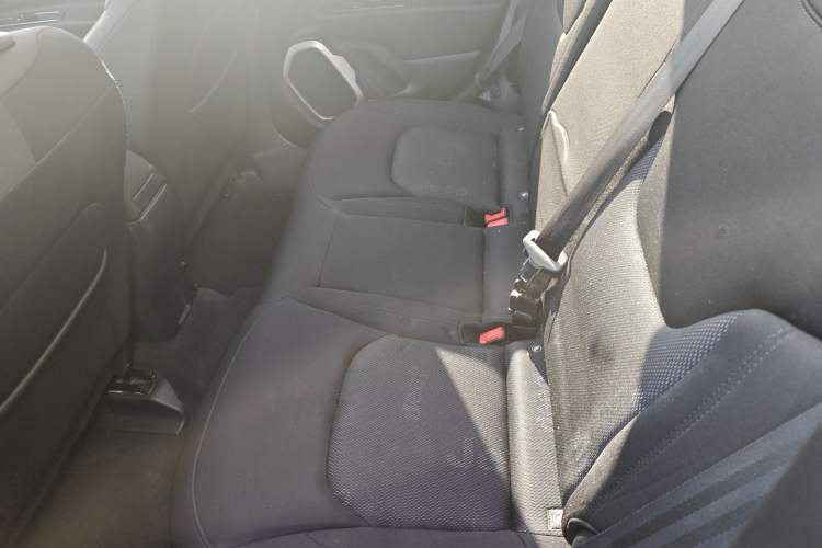 Used Jeep Renegade 2018 Connected Large Screen Version 180T Automatic High-Energy Edition Left Rear Seat