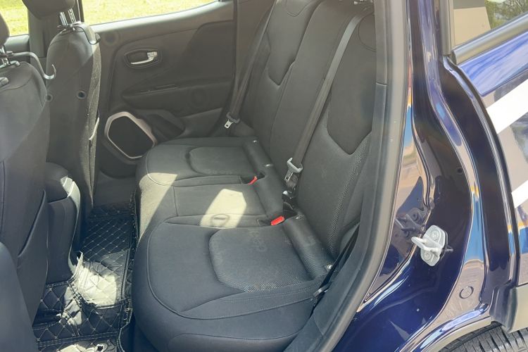 Used Jeep Renegade 2018 Connected Large Screen Version 180T Automatic High-Energy Edition Left Rear Seat