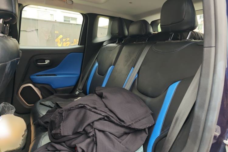 Used Jeep Renegade 2018 Connected Large Screen Version 180T Automatic High-Energy Edition Left Rear Seat