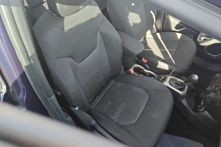 Used Jeep Renegade 2018 Connected Large Screen Version 180T Automatic High-Energy Edition Right Front Seat