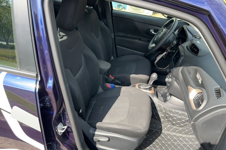 Used Jeep Renegade 2018 Connected Large Screen Version 180T Automatic High-Energy Edition Right Front Seat