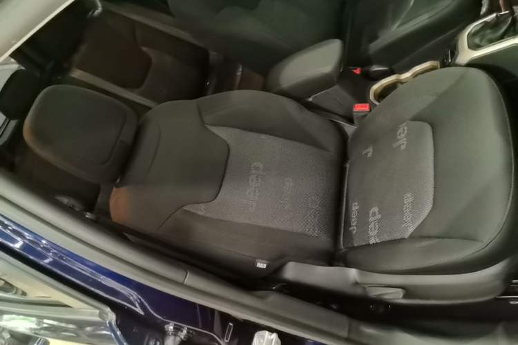 Used Jeep Renegade 2018 Connected Large Screen Version 180T Automatic High-Energy Edition Right Front Seat