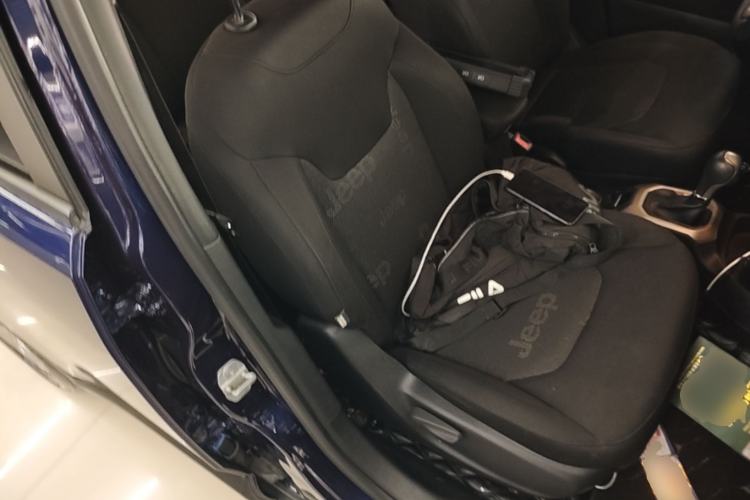 Used Jeep Renegade 2018 Connected Large Screen Version 180T Automatic High-Energy Edition Right Front Seat