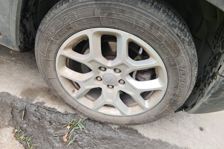 Used Jeep Renegade 2018 Connected Large Screen Version 180T Automatic High-Energy Edition Right Front Wheel Hub