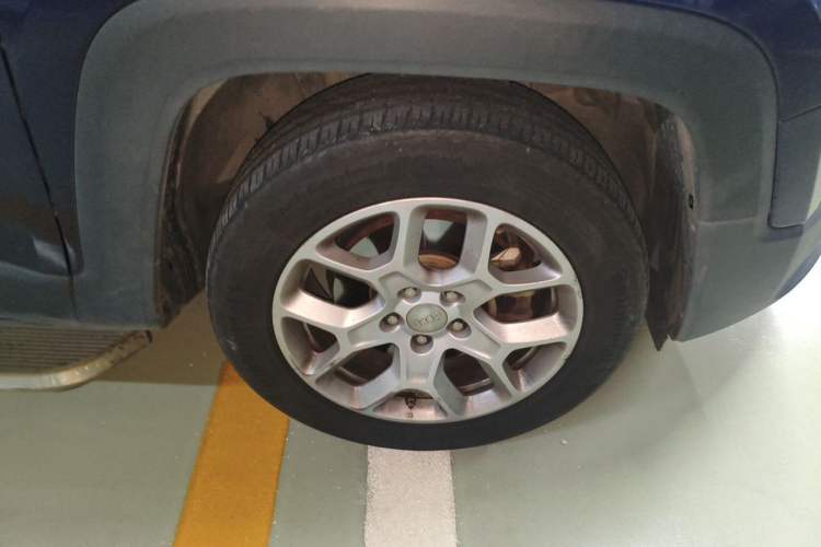 Used Jeep Renegade 2018 Connected Large Screen Version 180T Automatic High-Energy Edition Right Front Wheel Hub