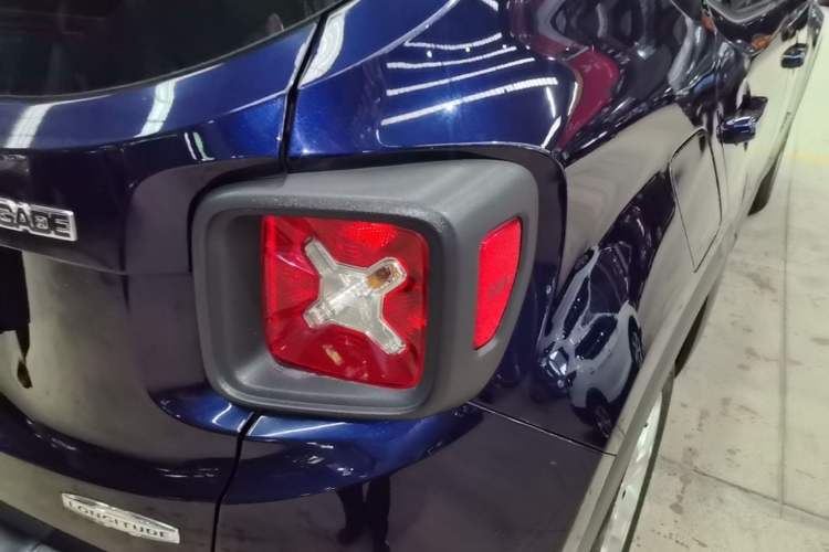 Used Jeep Renegade 2018 Connected Large Screen Version 180T Automatic High-Energy Edition Right Rear Taillight