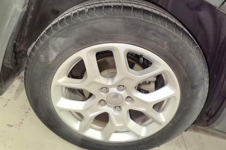 Used Jeep Renegade 2018 Connected Large Screen Version 180T Automatic High-Energy Edition Right Rear Wheel Hub