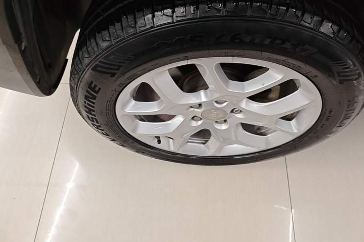 Used Jeep Renegade 2018 Connected Large Screen Version 180T Automatic High-Energy Edition Right Rear Wheel Hub