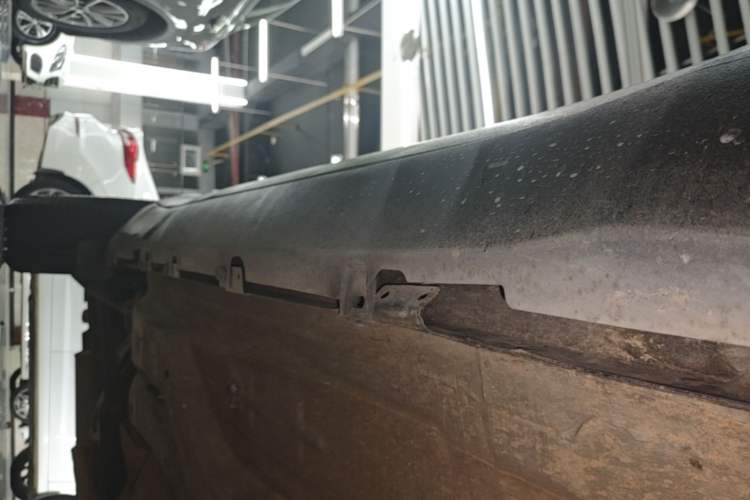 Used Jeep Renegade 2018 Connected Large Screen Version 180T Automatic High-Energy Edition Right Side Sill