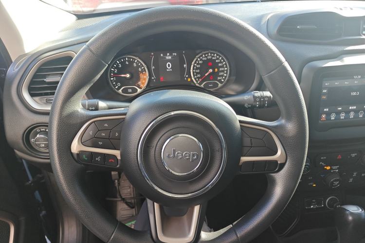 Used Jeep Renegade 2018 Connected Large Screen Version 180T Automatic High-Energy Edition Steering Wheel