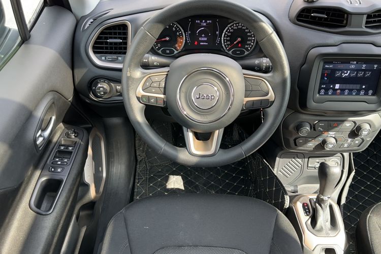 Used Jeep Renegade 2018 Connected Large Screen Version 180T Automatic High-Energy Edition Steering Wheel
