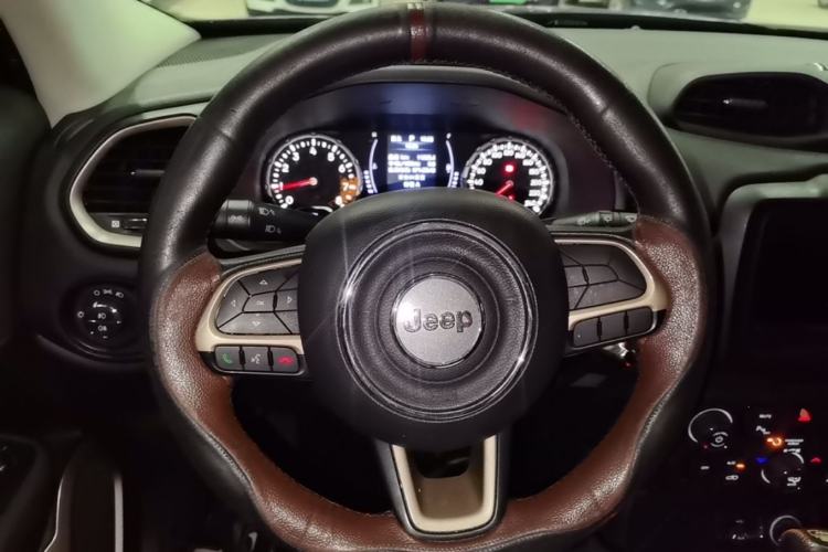 Used Jeep Renegade 2018 Connected Large Screen Version 180T Automatic High-Energy Edition Steering Wheel