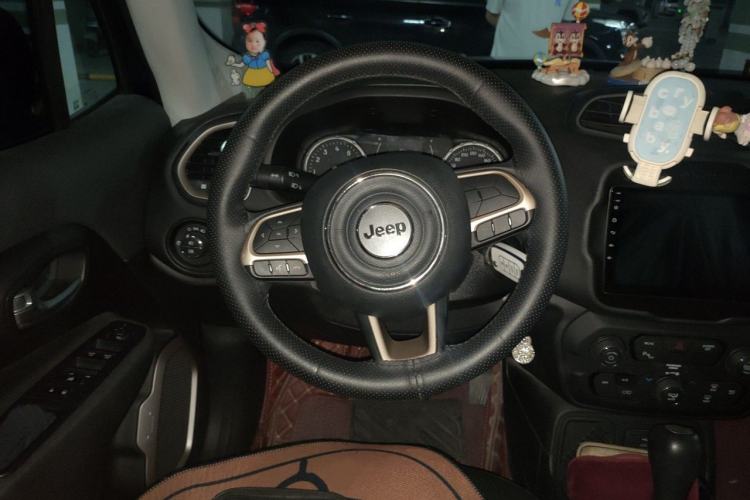 Used Jeep Renegade 2018 Connected Large Screen Version 180T Automatic High-Energy Edition Steering Wheel