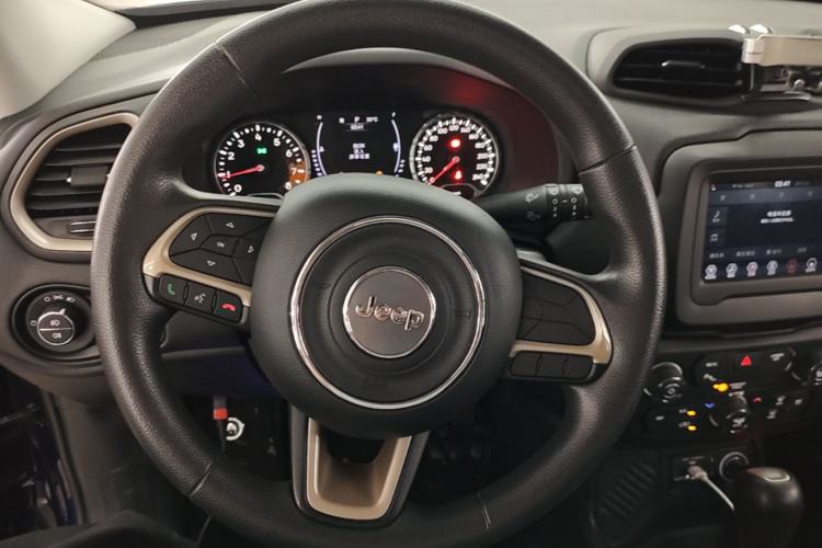 Used Jeep Renegade 2018 Connected Large Screen Version 180T Automatic High-Energy Edition Steering Wheel