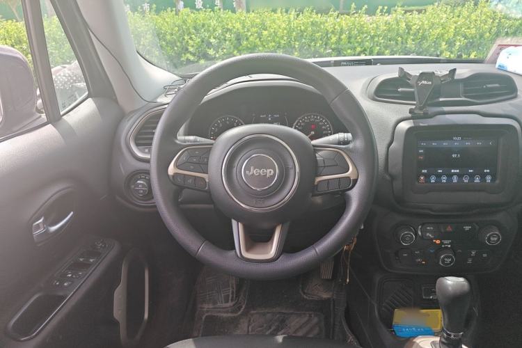 Used Jeep Renegade 2018 Connected Large Screen Version 180T Automatic High-Energy Edition Steering Wheel