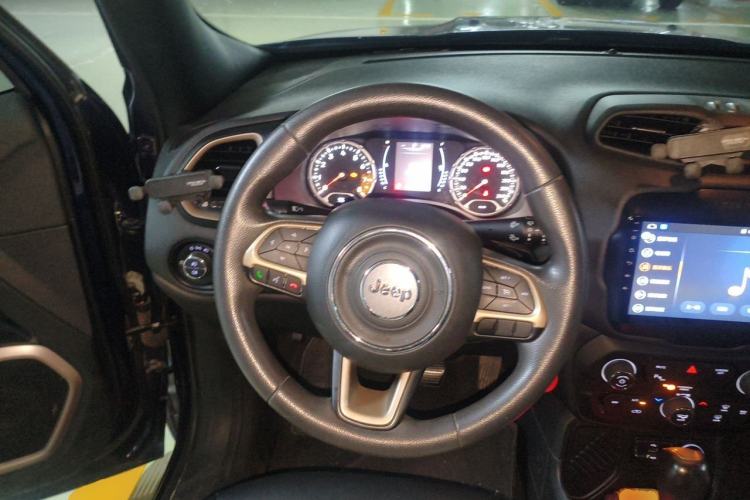 Used Jeep Renegade 2018 Connected Large Screen Version 180T Automatic High-Energy Edition Steering Wheel