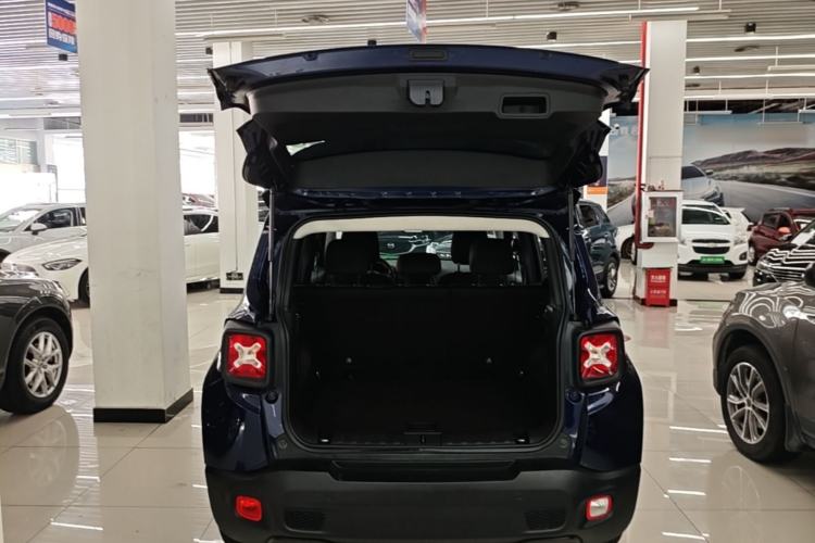 Used Jeep Renegade 2018 Connected Large Screen Version 180T Automatic High-Energy Edition Trunk