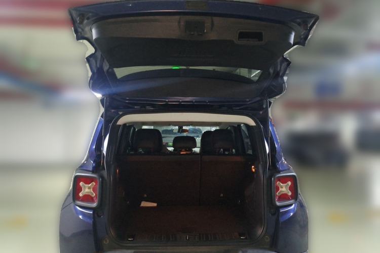 Used Jeep Renegade 2018 Connected Large Screen Version 180T Automatic High-Energy Edition Trunk