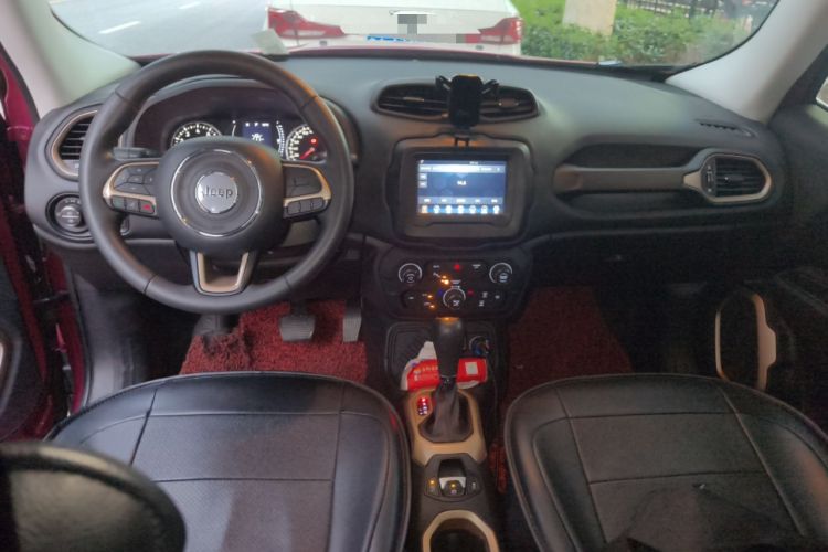 Used Jeep Renegade 2018 Connected Large Screen Version 180T Automatic High-Energy Edition Center Console