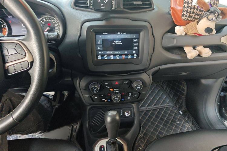 Used Jeep Renegade 2018 Connected Large Screen Version 180T Automatic Smart Version Audio And AC Panel