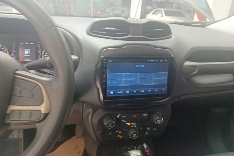 Used Jeep Renegade 2018 Connected Large Screen Version 180T Automatic High-Energy Edition Audio And AC Panel