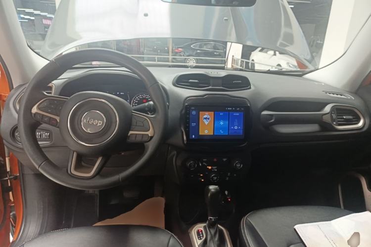 Used Jeep Renegade 2018 Connected Large Screen Version 180T Automatic High-Energy Edition Center Console