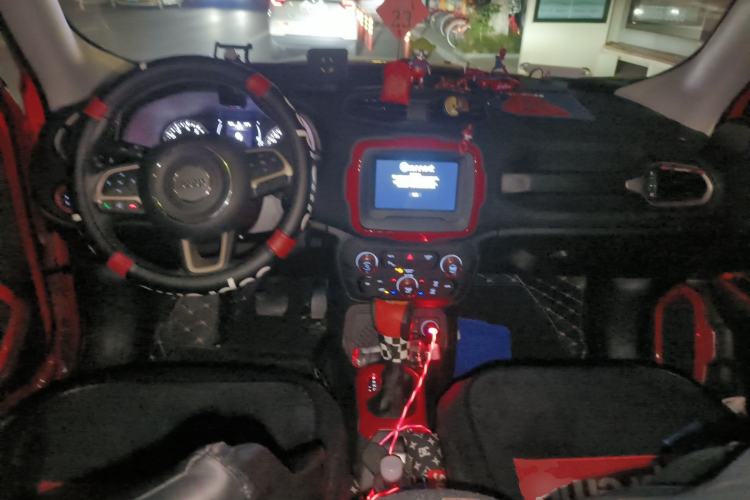 Used Jeep Renegade 2018 Connected Large Screen Version 180T Automatic Jingneng Version Center Console