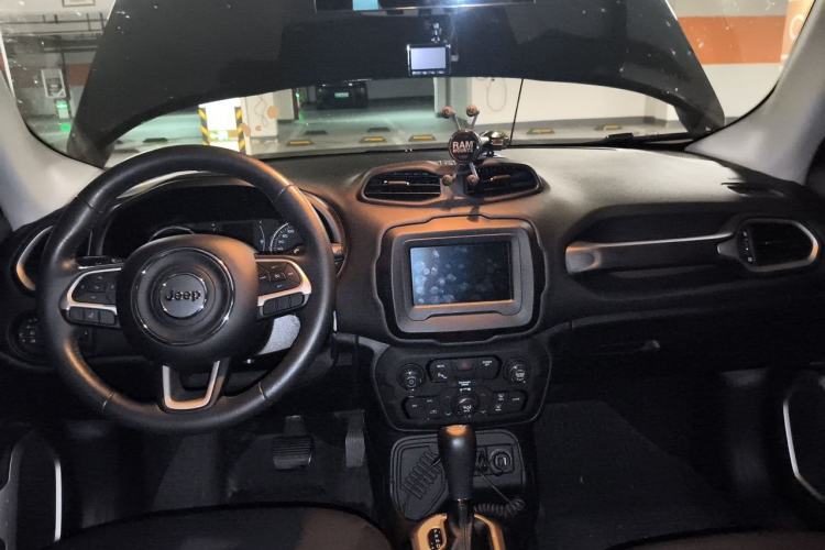 Used Jeep Renegade 2018 Connected Large Screen Version 180T Automatic Jingneng Version Center Console
