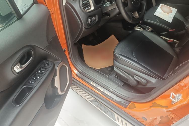 Used Jeep Renegade 2018 Connected Large Screen Version 180T Automatic High-Energy Edition Driver Seat