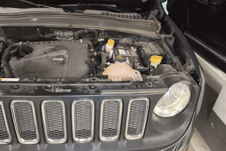 Used Jeep Renegade 2018 Connected Large Screen Version 180T Automatic Jingneng Version Engine Bay Left