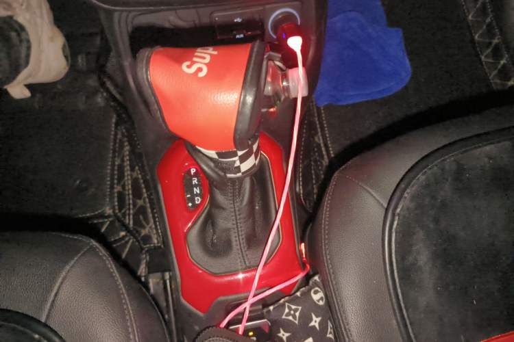 Used Jeep Renegade 2018 Connected Large Screen Version 180T Automatic Jingneng Version Gear Lever