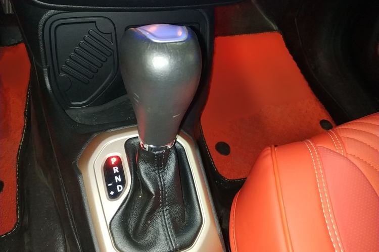 Used Jeep Renegade 2018 Connected Large Screen Version 180T Automatic Jingneng Version Gear Lever