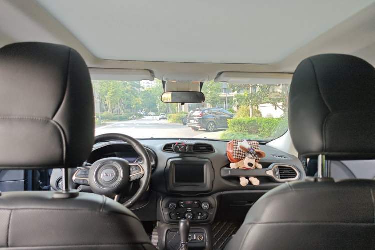 Used Jeep Renegade 2018 Connected Large Screen Version 180T Automatic Smart Version Headliner