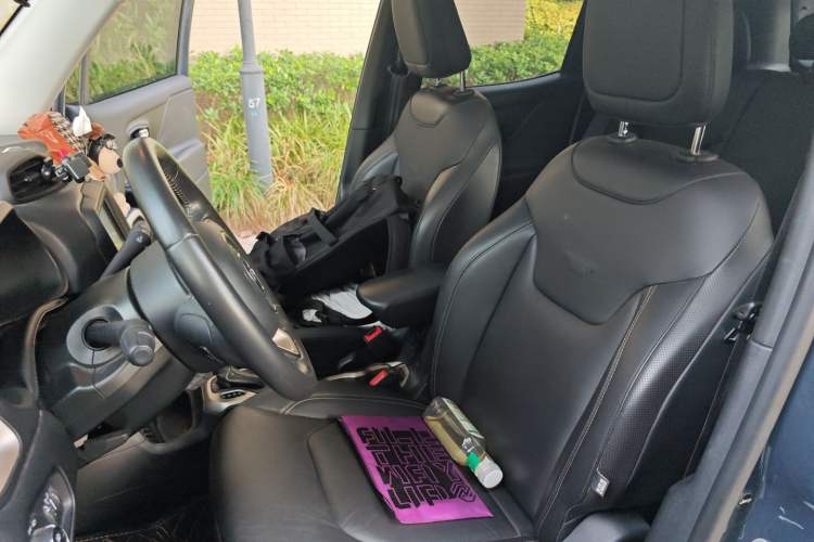 Used Jeep Renegade 2018 Connected Large Screen Version 180T Automatic Smart Version Left Front Seat