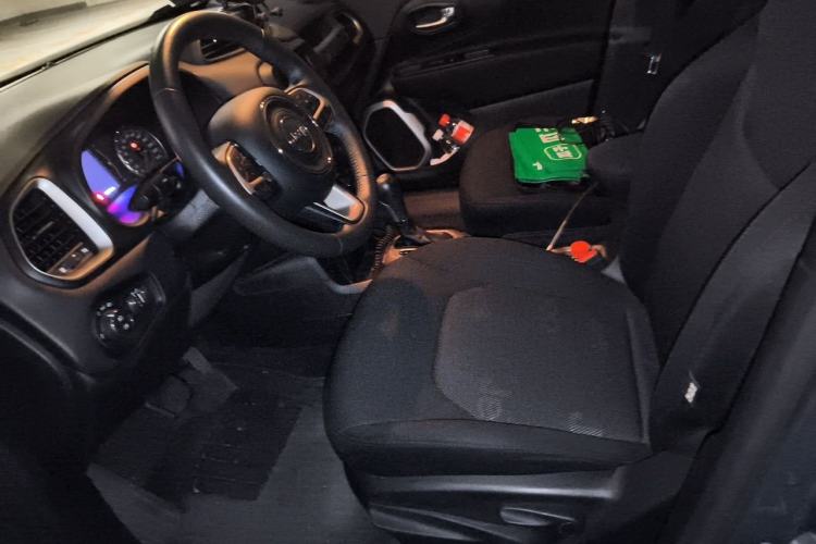 Used Jeep Renegade 2018 Connected Large Screen Version 180T Automatic Jingneng Version Left Front Seat