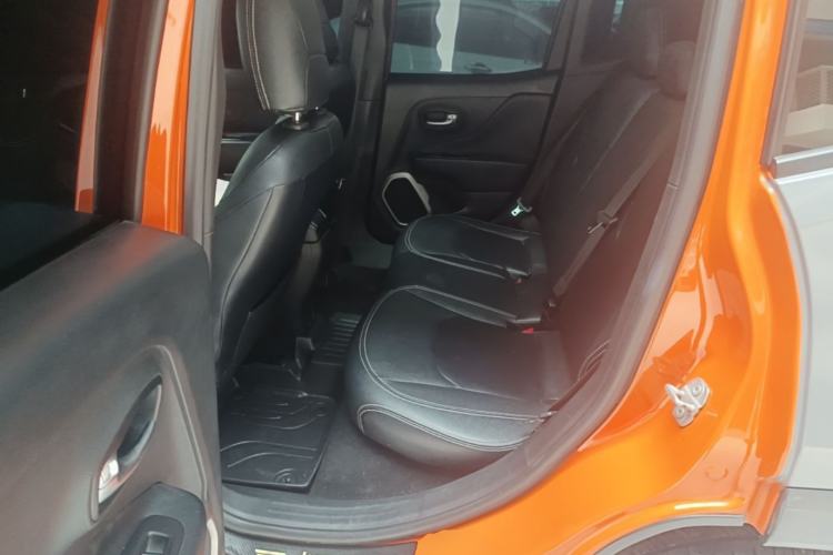 Used Jeep Renegade 2018 Connected Large Screen Version 180T Automatic High-Energy Edition Left Rear Seat