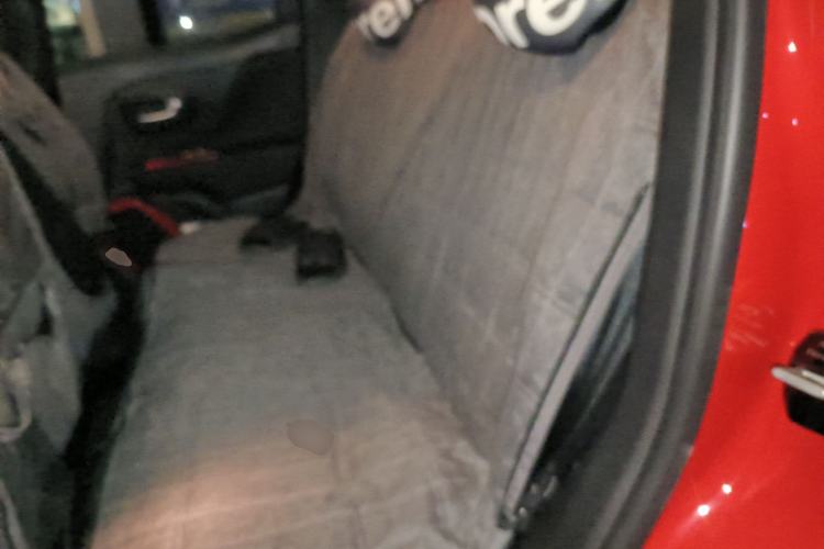 Used Jeep Renegade 2018 Connected Large Screen Version 180T Automatic Jingneng Version Left Rear Seat