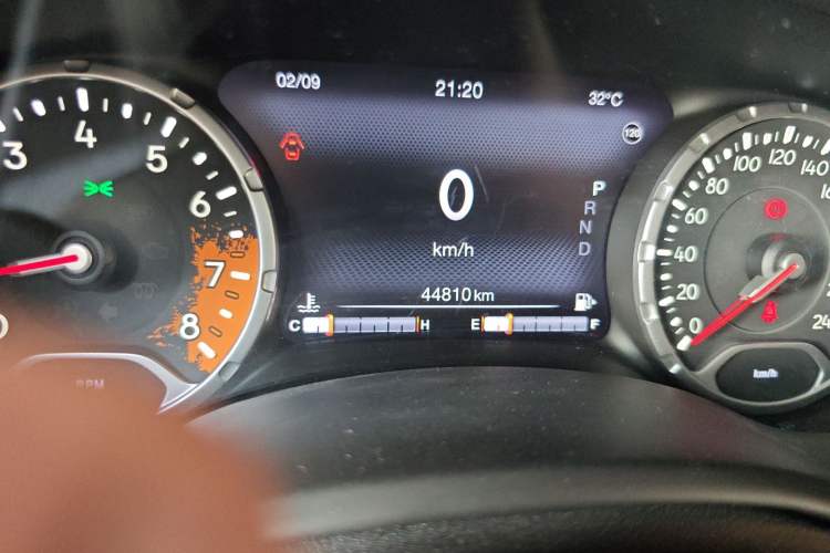 Used Jeep Renegade 2018 Connected Large Screen Version 180T Automatic Smart Version Odometer Close Up