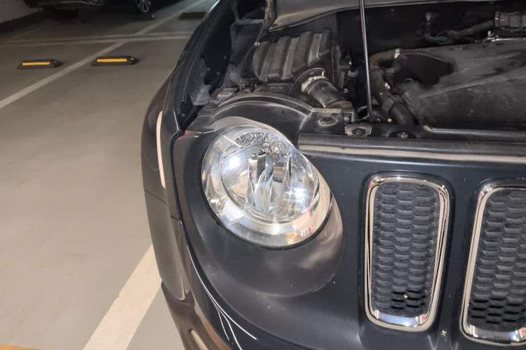 Used Jeep Renegade 2018 Connected Large Screen Version 180T Automatic Jingneng Version Right Front Headlight
