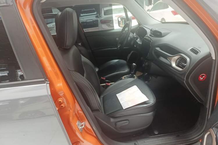 Used Jeep Renegade 2018 Connected Large Screen Version 180T Automatic High-Energy Edition Right Front Seat