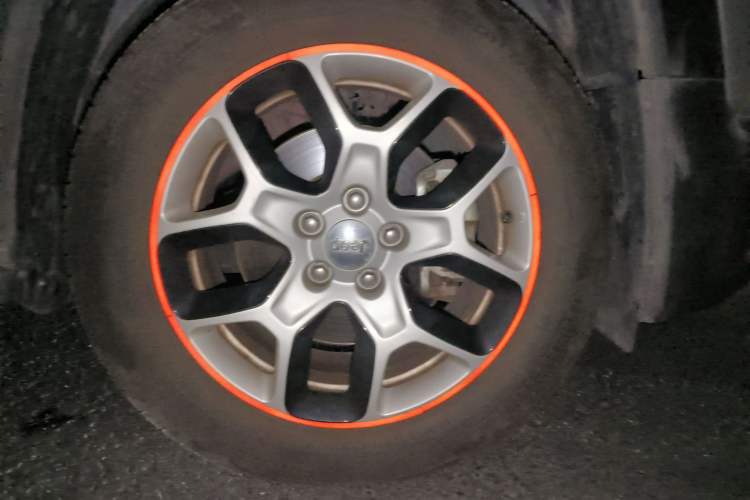 Used Jeep Renegade 2018 Connected Large Screen Version 180T Automatic Jingneng Version Right Front Wheel Hub